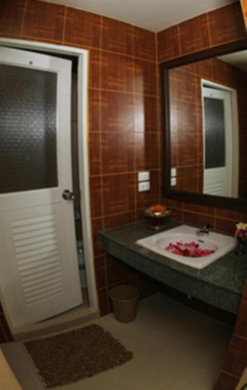 R-Con Residence Pattaya Pokoj fotografie